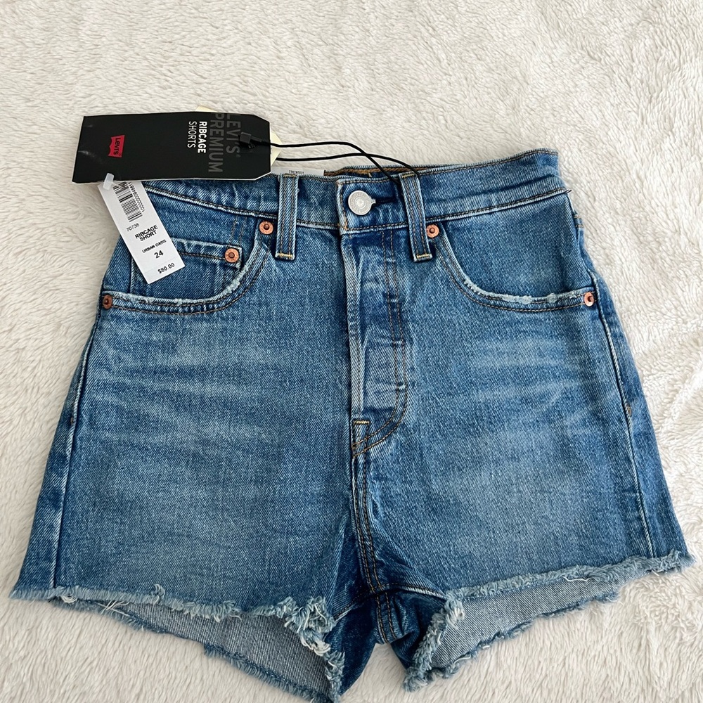 Levi Ribcage Short New with Tags size 24
